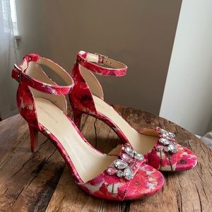 NWOT Embellished Red Sandals with Crystals Liz Claiborne Size 6